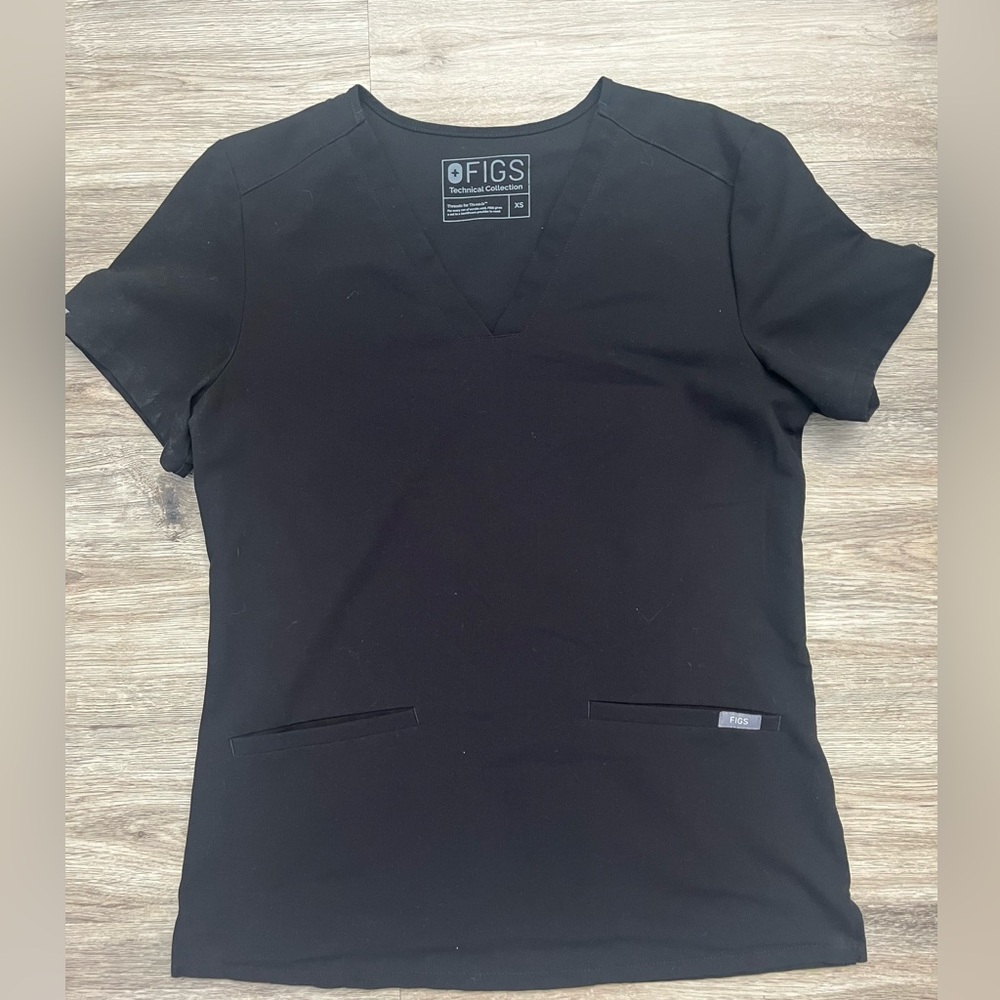 FIGS Casma Three Pocket Scrub Top